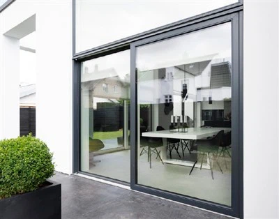 Doirse gloine sleamhnáin dúbailte alúmanaim ar líne